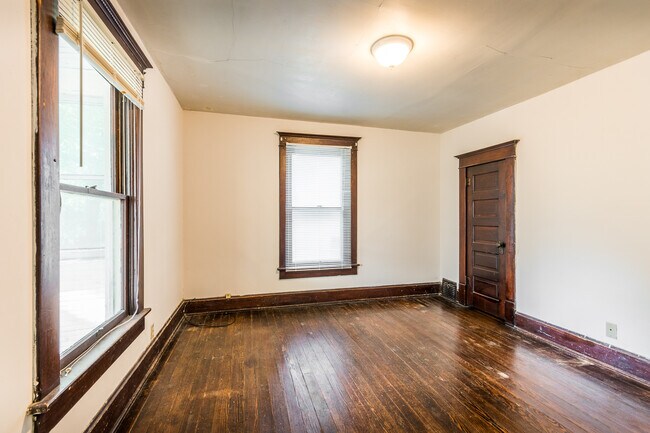 Building Photo - 353 N 15th St