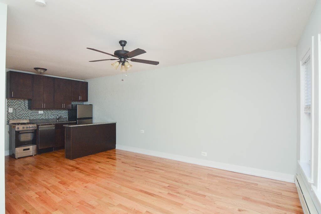 Building Photo - 820 W Cornelia Ave