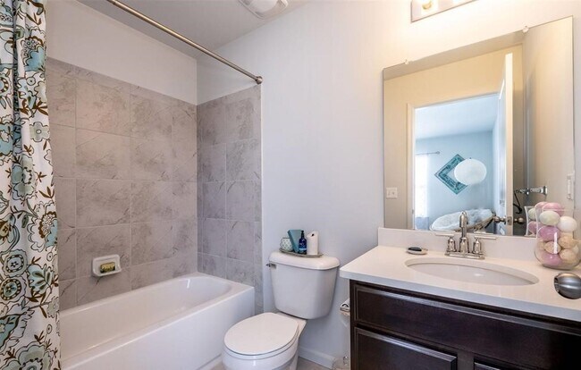 Master Bath - 2500 Normandy Rd