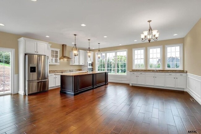 Building Photo - 1518 Guildford Ln