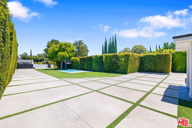 Building Photo - 5911 Beckford Ave