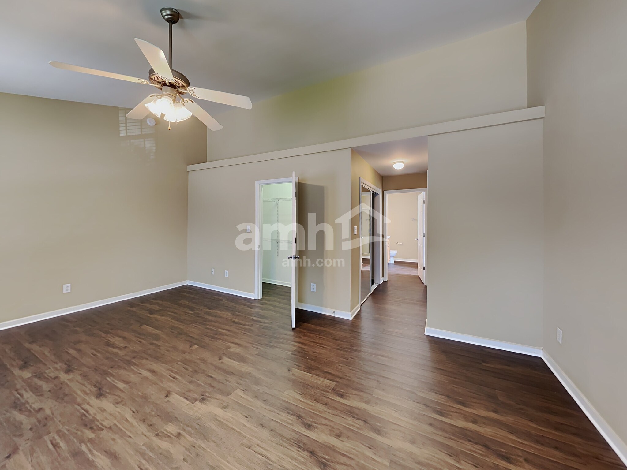 Building Photo - 813 S Hollybrook Rd