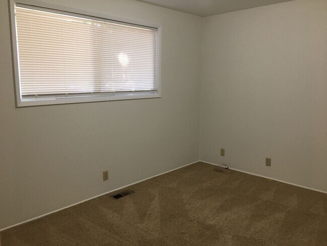 Building Photo - Great home in desirable Springfield!