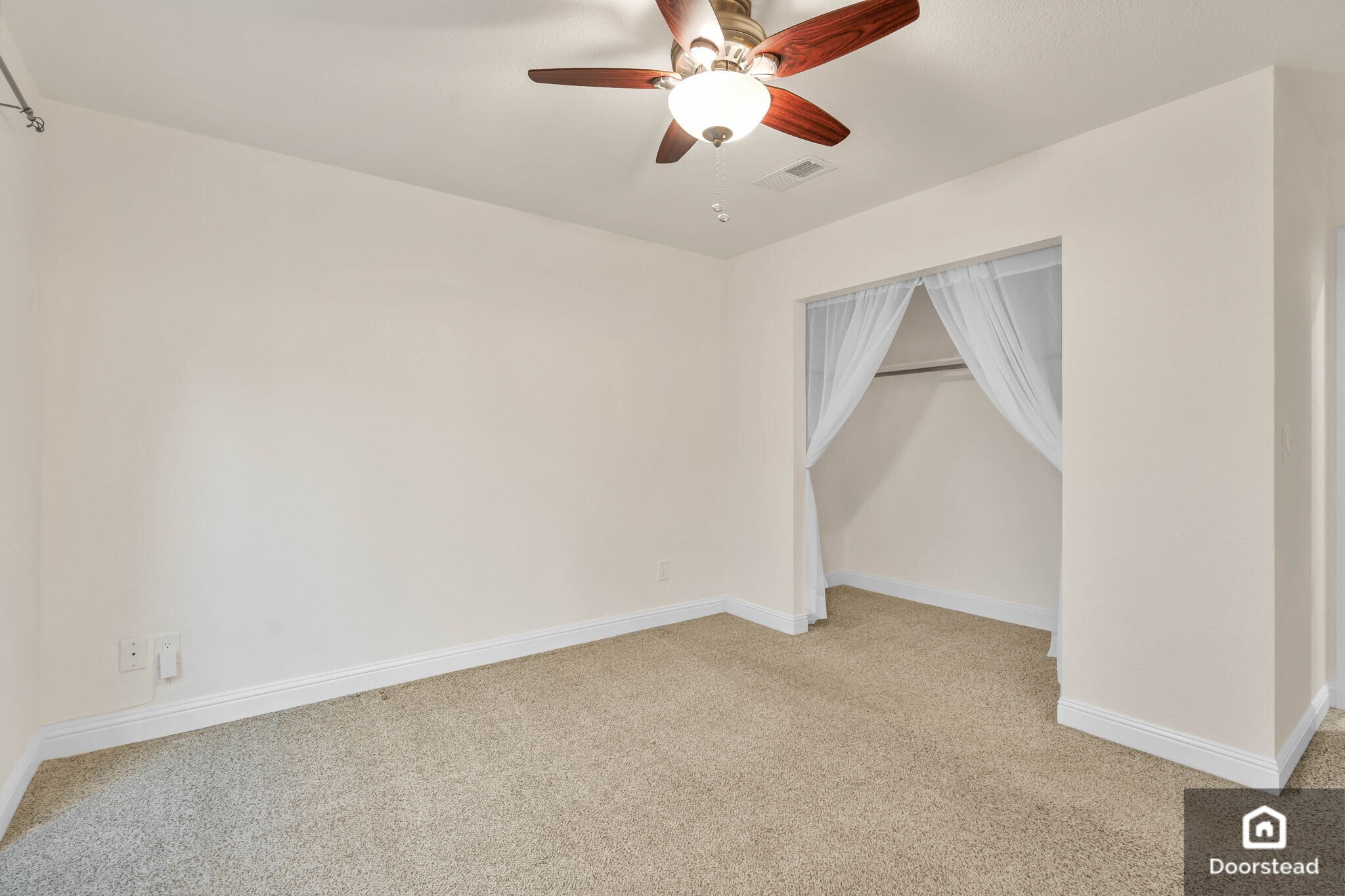 Building Photo - 1714 Somerset Pl