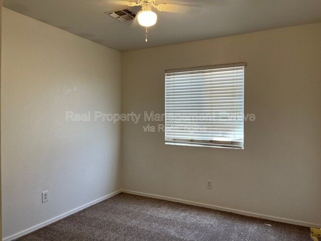 Building Photo - 10621 W Poinsettia Dr