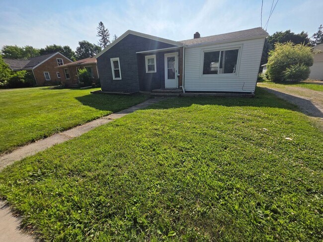Building Photo - 753 Appleton Rd