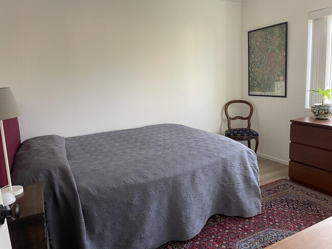 Building Photo - 1635 Hamlet Ln