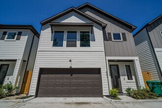 Building Photo - Modern Comfort in a Prime Location