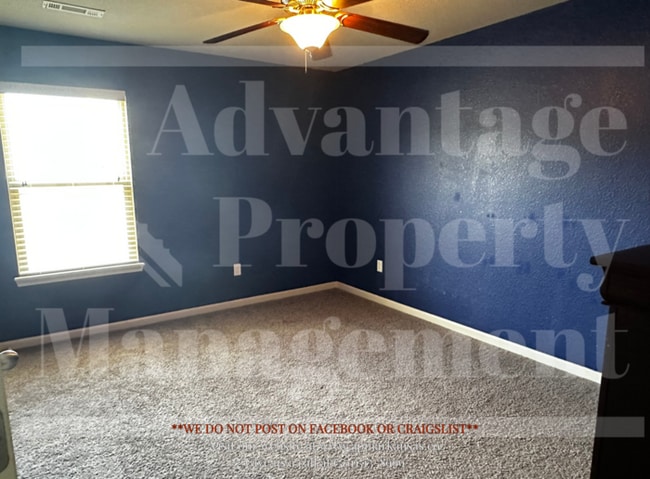 Building Photo - Two-Story home located in the vibrant city...