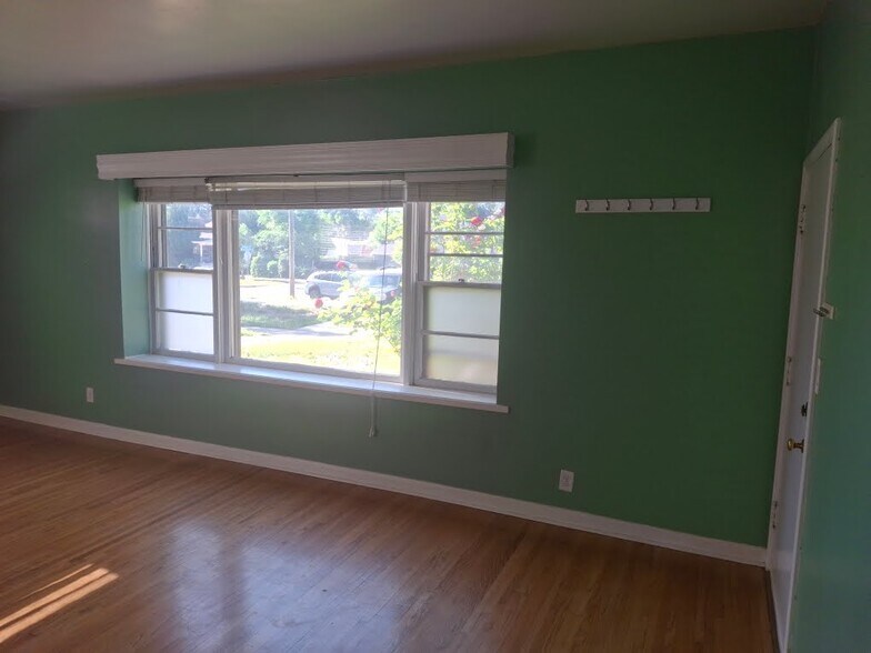 Building Photo - 768 E 900 S