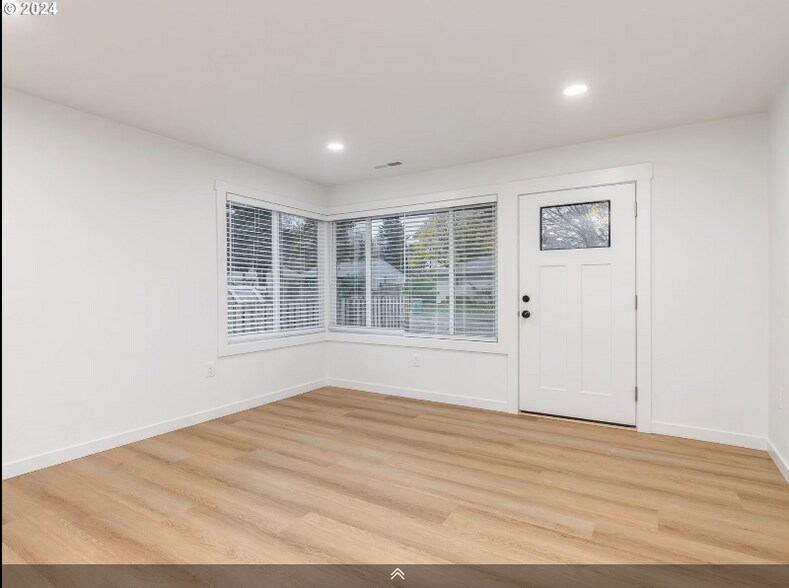 Building Photo - 3805 E 11th St