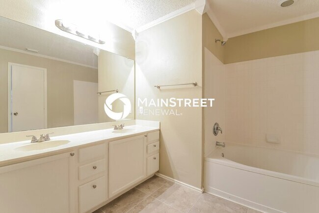Building Photo - 5 Bedroom Pet-Friendly Home in Converse, TX with Main Street Renewal