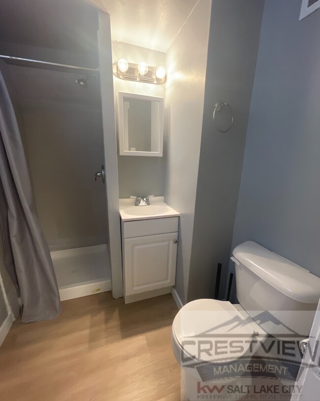 Building Photo - Deem Triplex