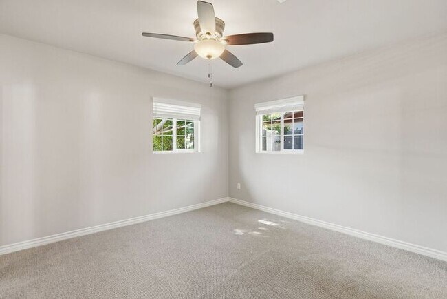 Building Photo - Modern 4 Bedroom, 3 Bathroom Home