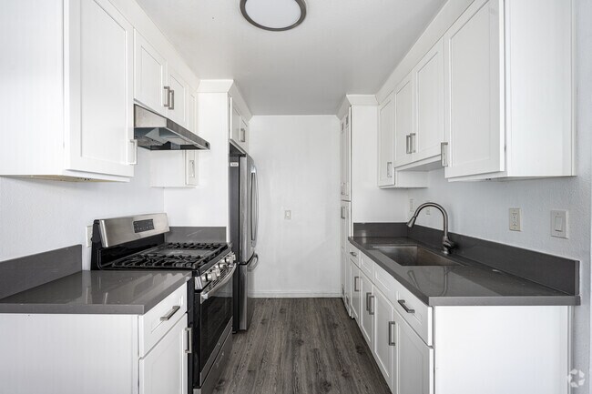 2BR, 1BA - 675SF - Kitchen - 1626 Palo Alto St