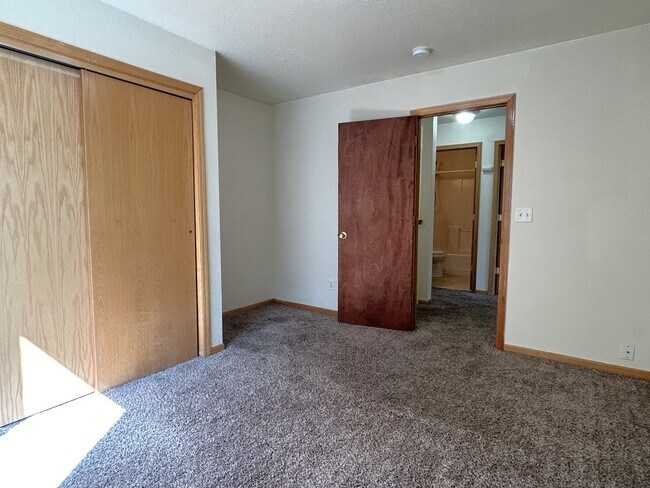 Building Photo - Spacious 2 Bedroom Greeley Condo - Available Now!