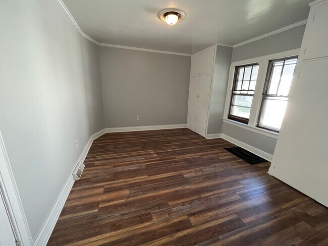 Building Photo - 4131 W Lake Rd