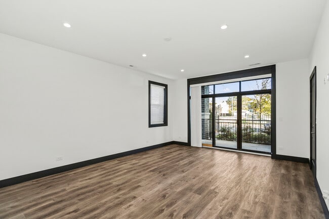 Building Photo - 6422 S Drexel Ave