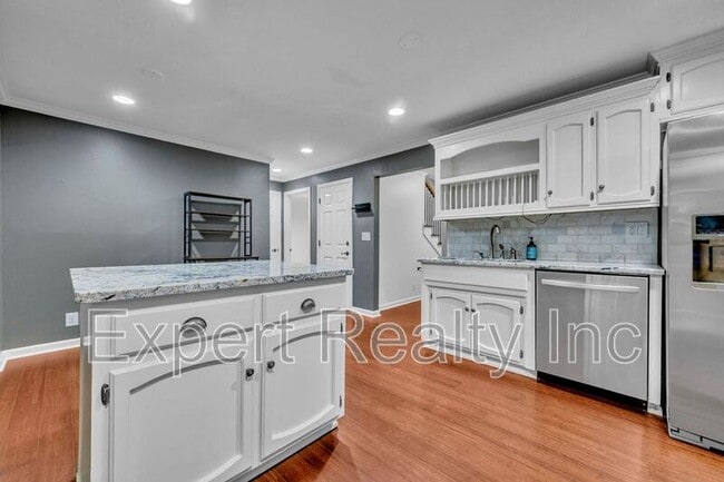 Building Photo - 5501 Heath Row Dr