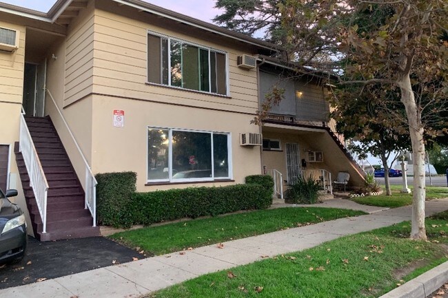 Building Photo - 14225 Riverside Dr