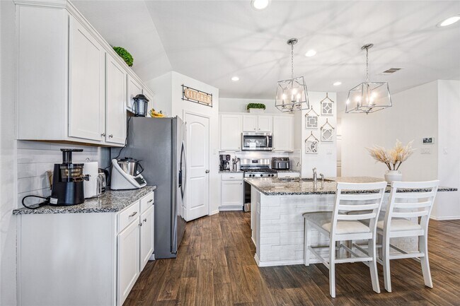 Building Photo - 22627 Petrizzi Ln
