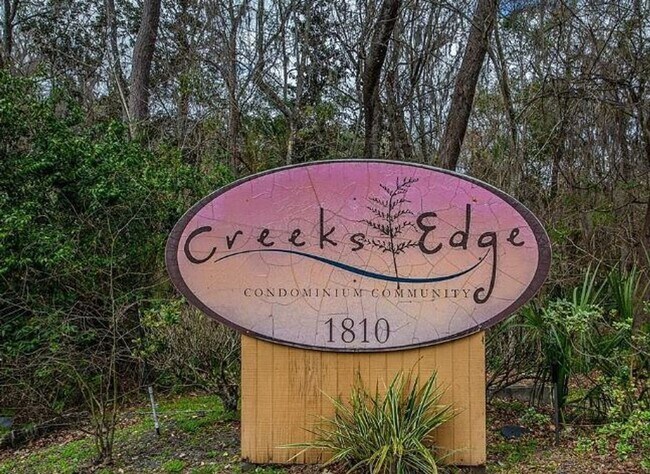 Building Photo - Newly Updated & Stylishly Furnished Room f...