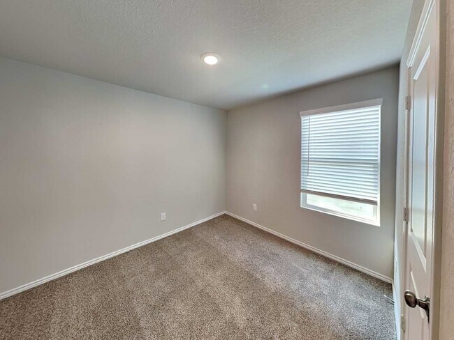 Building Photo - 4240 Thalweg Way