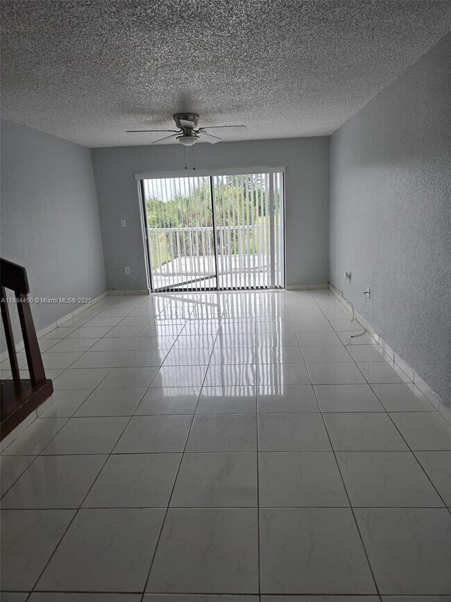 Building Photo - 210 W 68th St