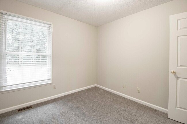 Building Photo - 2825 US-41