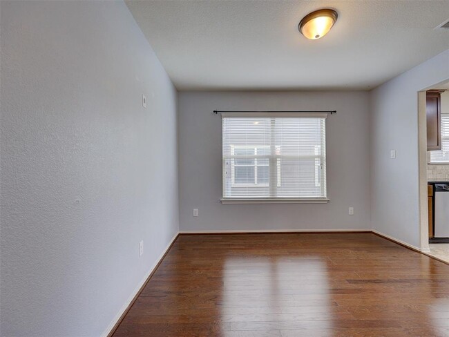 Building Photo - 180 Housefinch Loop