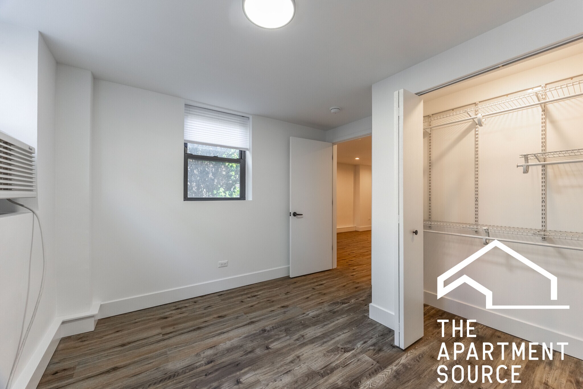 Building Photo - 941 W Carmen Ave