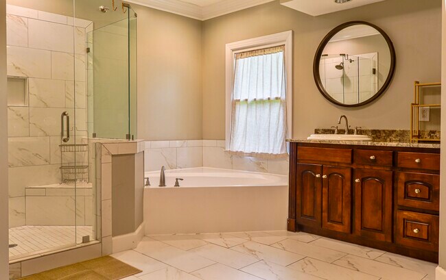 Building Photo - FURNISHED 6500 SQ FT MANSION (SHORT TERM / INSURANCE)
