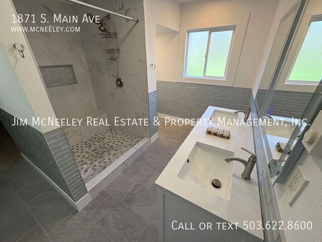 Building Photo - 1871 S Main Ave