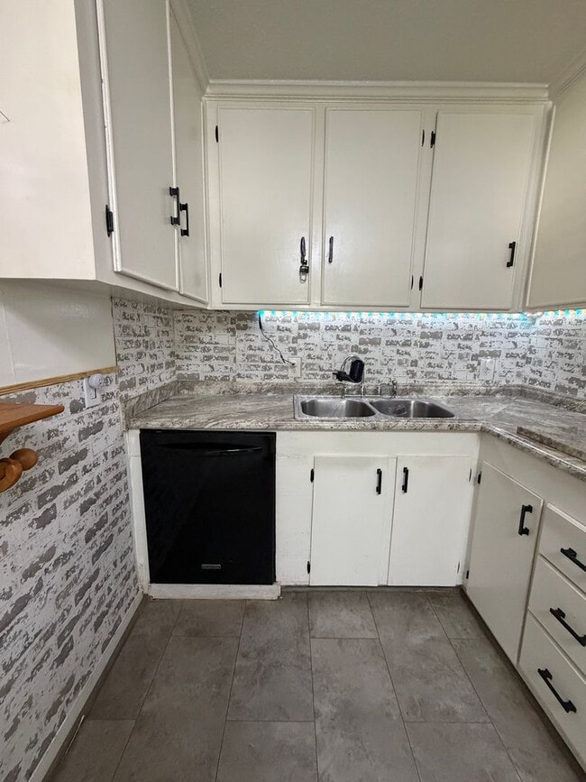 Building Photo - 144 Lacy Cir