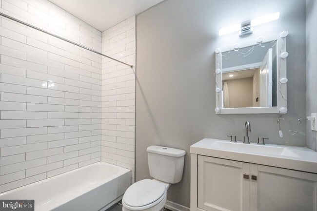 Building Photo - 2428 Jasper St