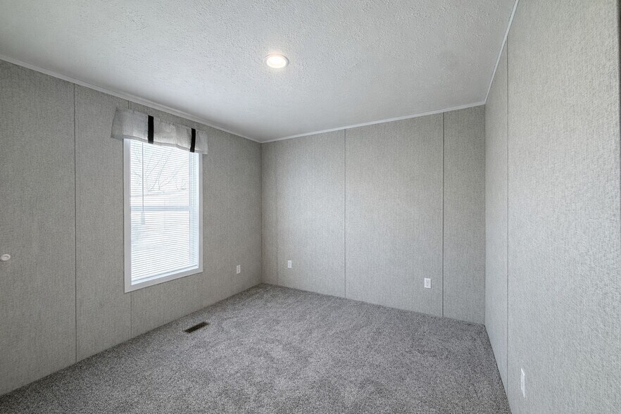 Building Photo - 52167 Williamsburg Ln