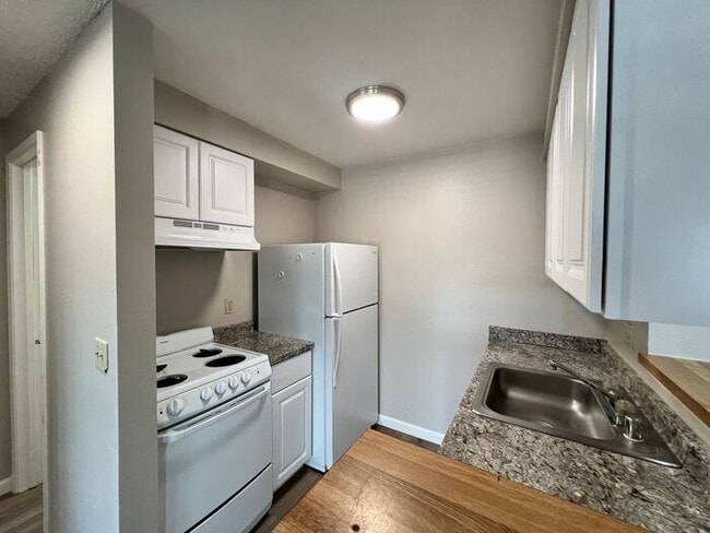 Building Photo - MOVE IN SPECIAL!! DEPOSIT MOVES YOU IN!!!