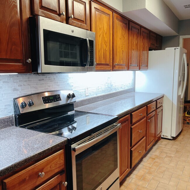 Building Photo - 3425 Vagas Dr
