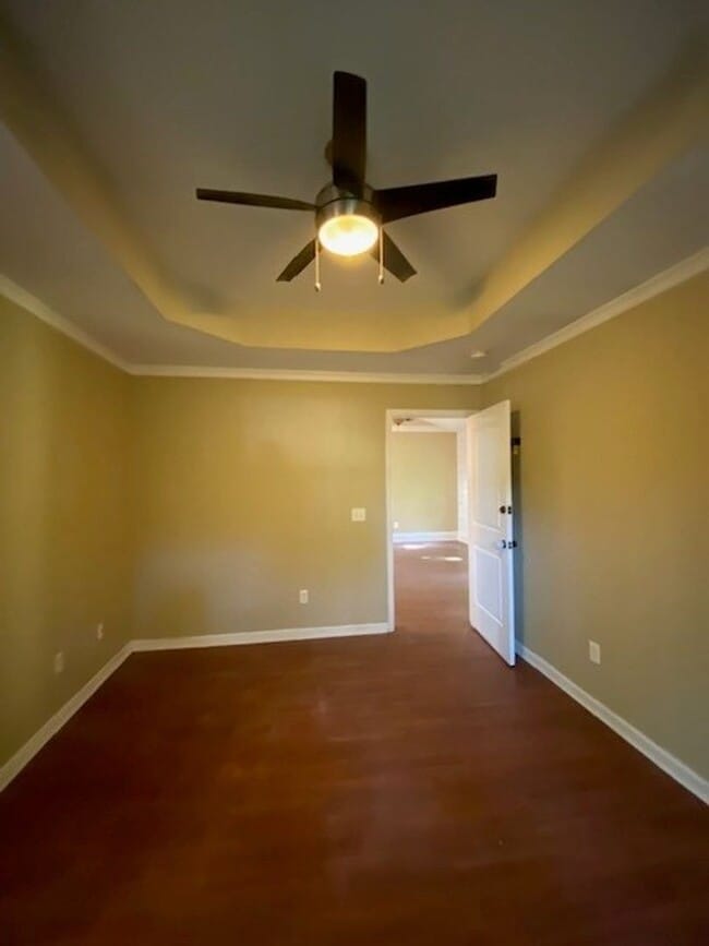 Building Photo - Welcome to this stunning 3-bedroom, 2-bath...