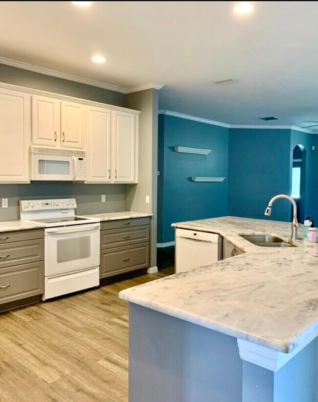 Building Photo - 10102 Cove Lake Dr