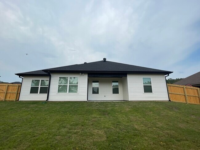 Building Photo - 1048 Heritage Way