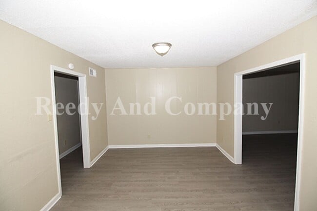 Building Photo - 324 McFarland Dr