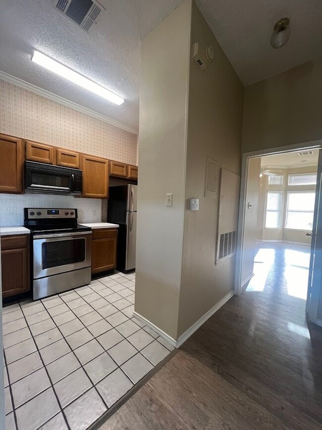 Building Photo - K624 - Wedgewood # 301