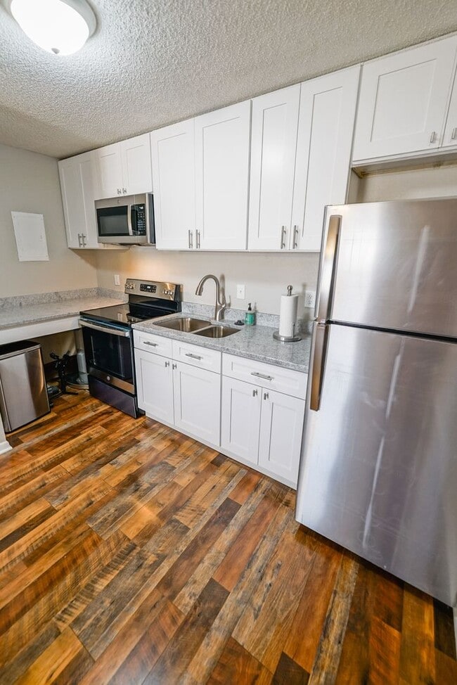 Building Photo - Cozy 1 bedroom 1 bathroom within walking d...
