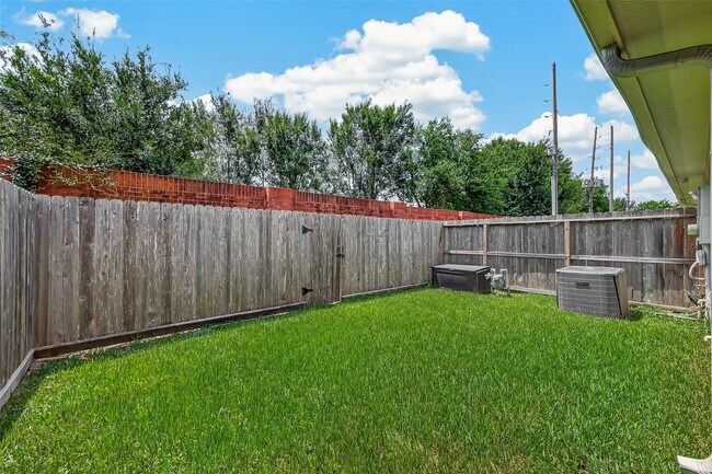 Building Photo - 4307 Lake Walk Ct
