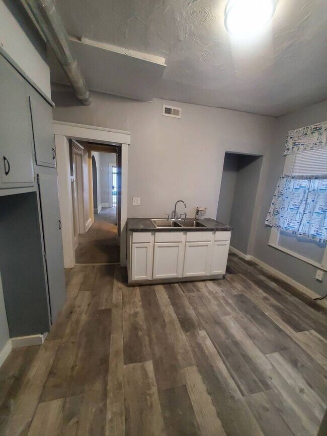 Building Photo - 8311 Decker Ave