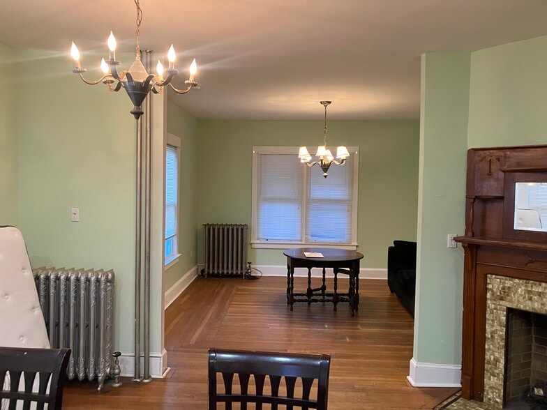 Building Photo - 32 Huntington St