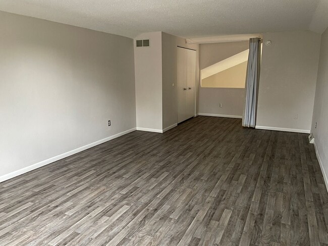 Building Photo - For Lease / Rent