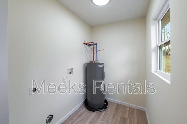 Building Photo - 11 Cottage Ln