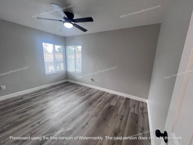 Building Photo - 370 W 44th St